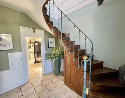 Maison - 280 m² - 11 pièces