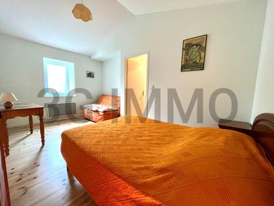 Maison - 212 m² - 7 pièces