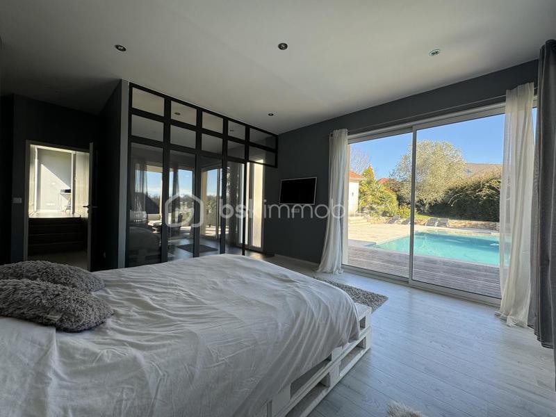 Maison - 240 m² - 7 pièces