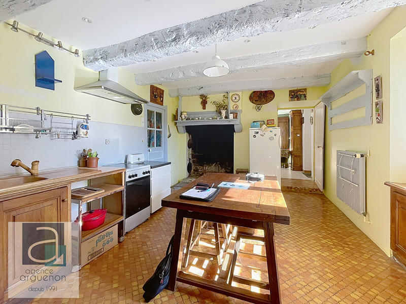 Maison - 250 m² - 8 pièces