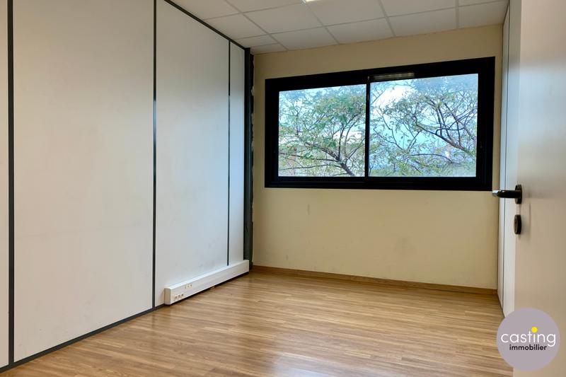 Local d'activités - 365 m²