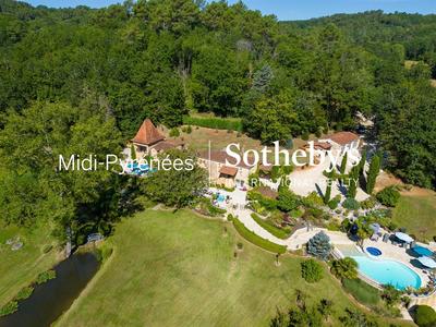 Maison de maîtres - 320 m² - 14 pièces