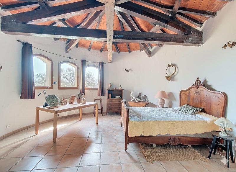 Maison - 210 m² - 6 pièces