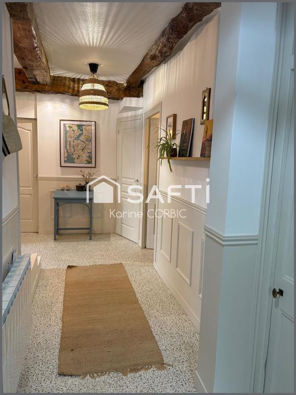 Maison - 207 m² - 9 pièces