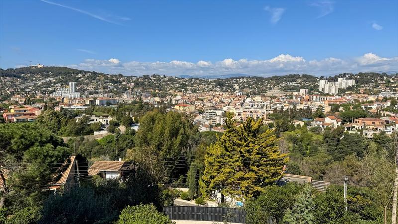 Maison - 201 m² - 7 pièces