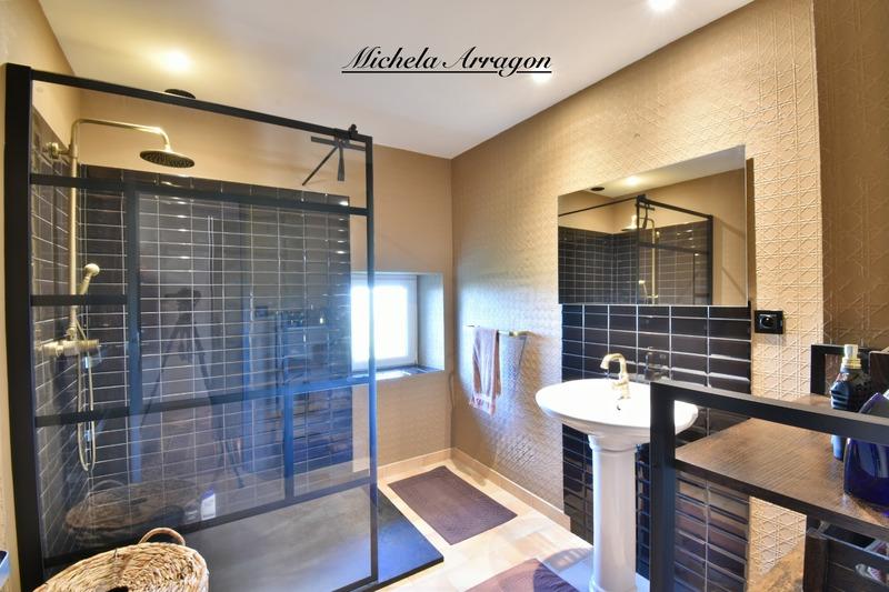 Propriété - 475 m² - 11 pièces