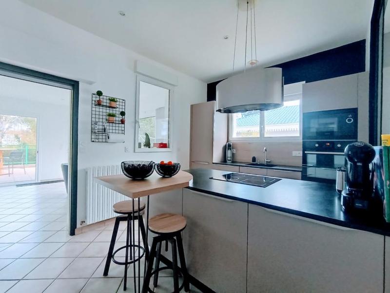 Maison - 220 m² - 10 pièces