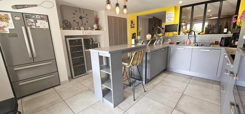 Maison - 220 m² - 5 pièces