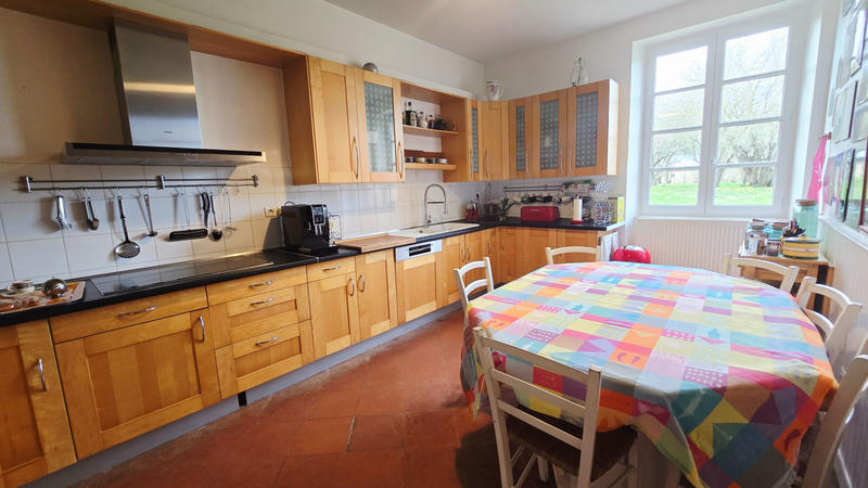 Maison - 240 m² - 9 pièces