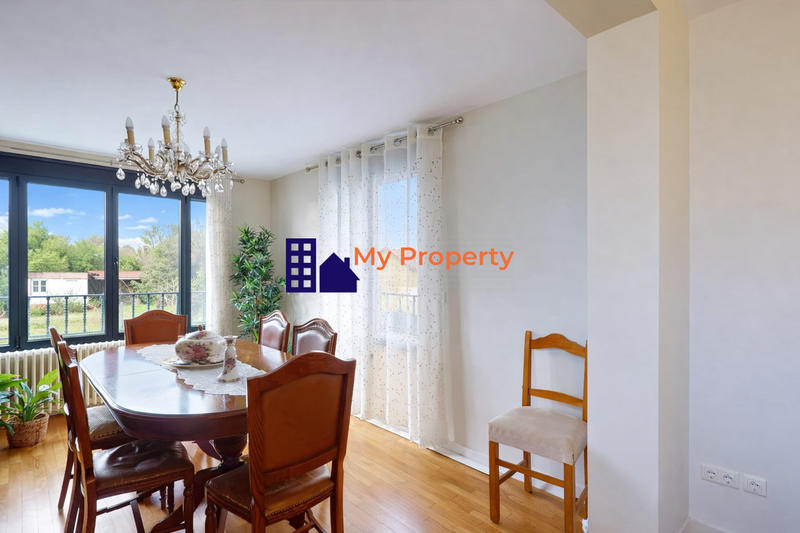 Maison - 137 m² - 7 pièces