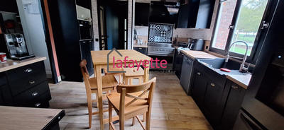 Maison traditionnelle - 161 m² - 7 pièces