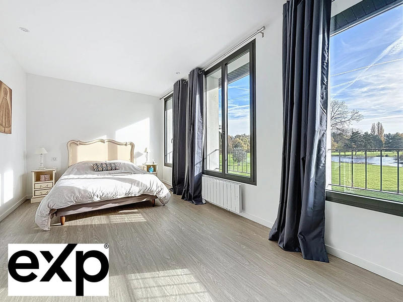 Maison - 1 032 m² - 18 pièces