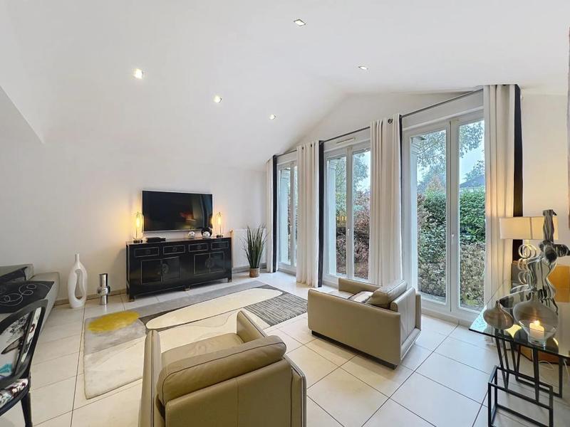 Villa - 212 m² - 8 pièces