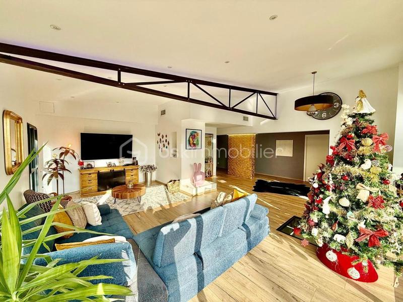 Propriété - 293 m² - 6 pièces