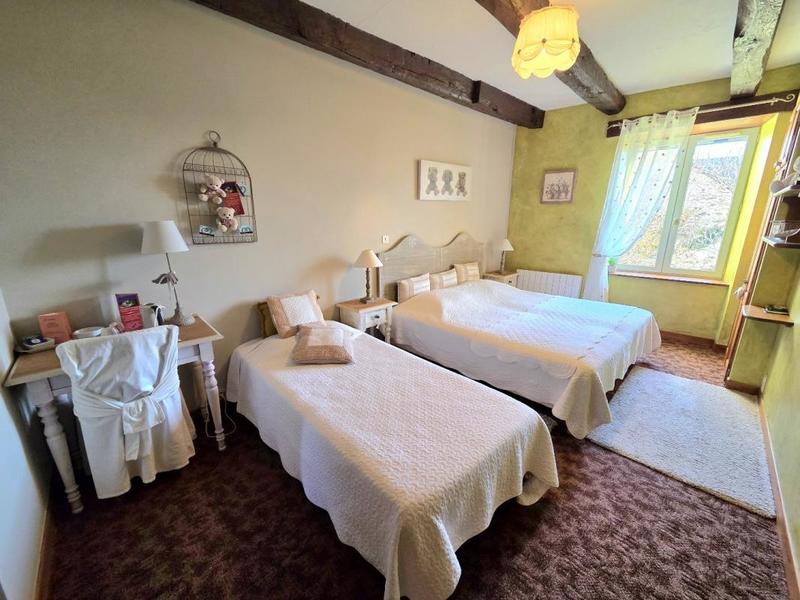 Maison - 277 m² - 9 pièces