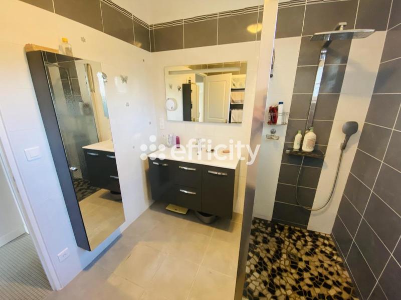 Maison - 167 m² - 9 pièces