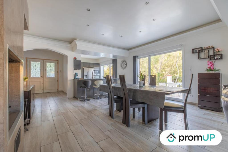 Maison - 240 m² - 7 pièces