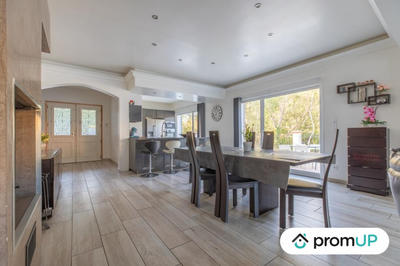 Maison - 240 m² - 7 pièces