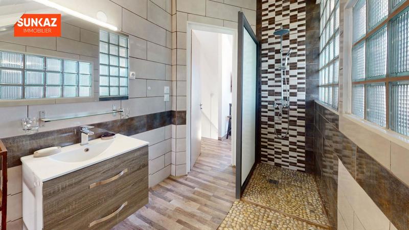 Maison - 159 m² - 9 pièces