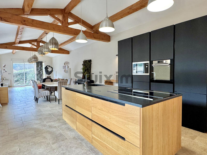 Mas - 220 m² - 5 pièces