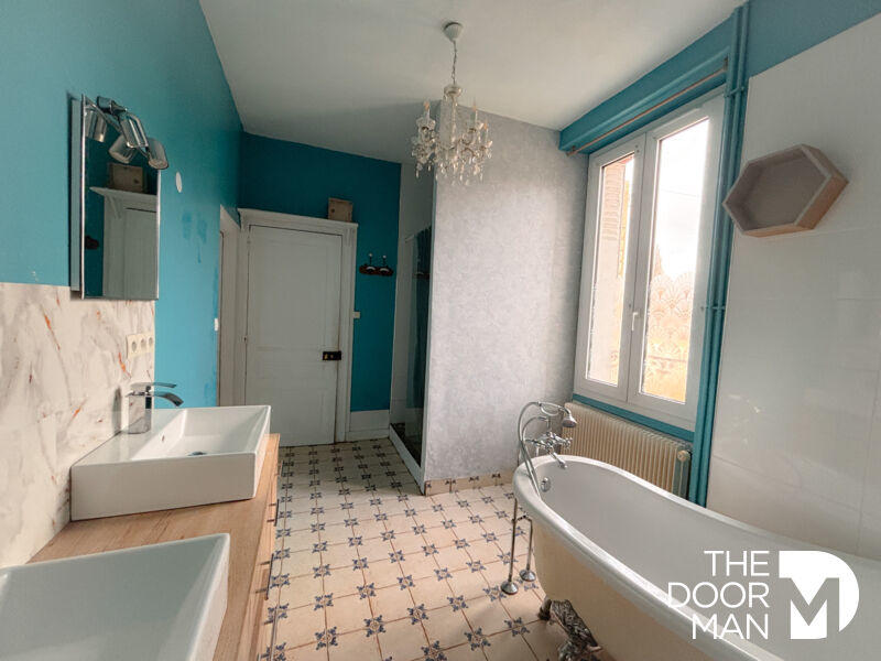 Maison bourgeoise - 245 m² - 9 pièces