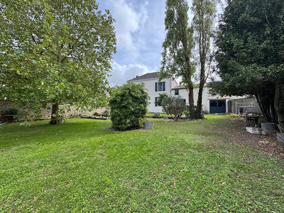 Maison - 198 m² - 8 pièces