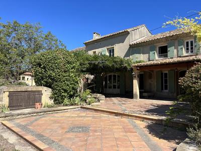 Maison - 230 m² - 6 pièces