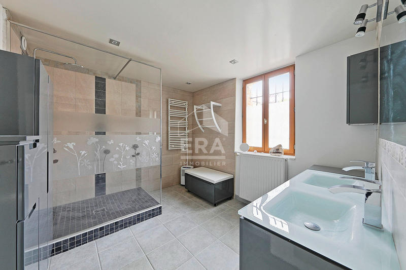 Maison - 175 m² - 8 pièces