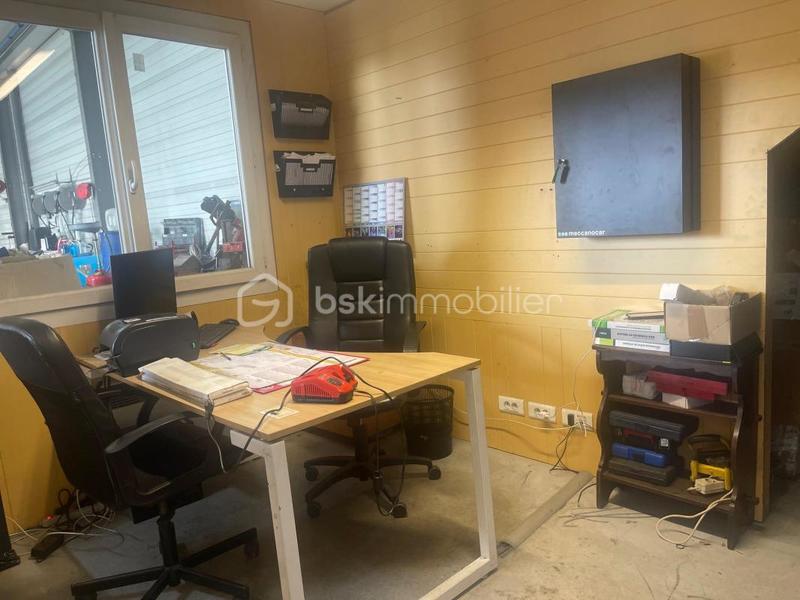 Local d'activité / Entrepôt - 2 300 m² - 1 pièce