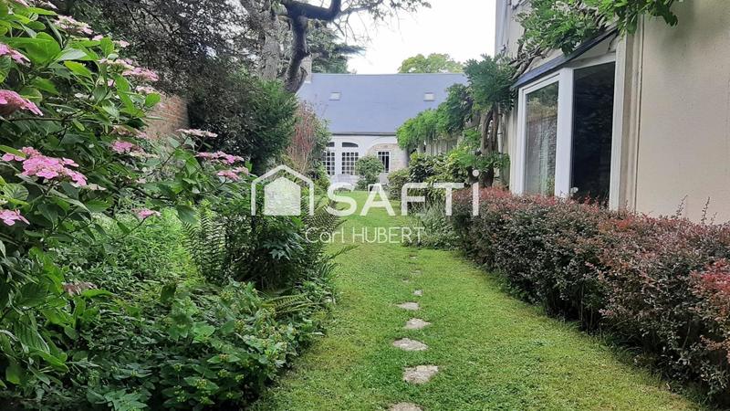 Maison - 284 m² - 12 pièces