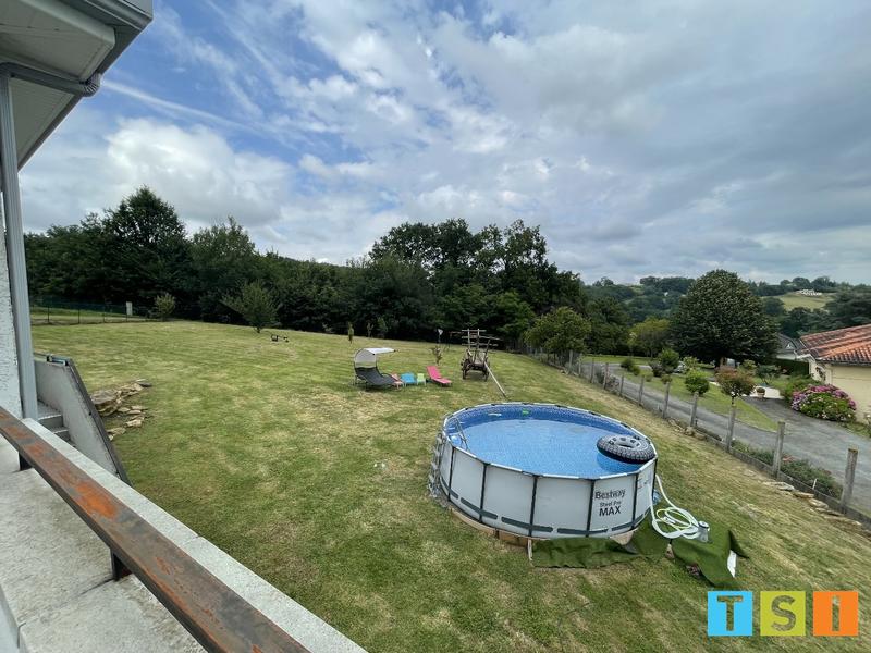 Maison - 223 m² - 8 pièces