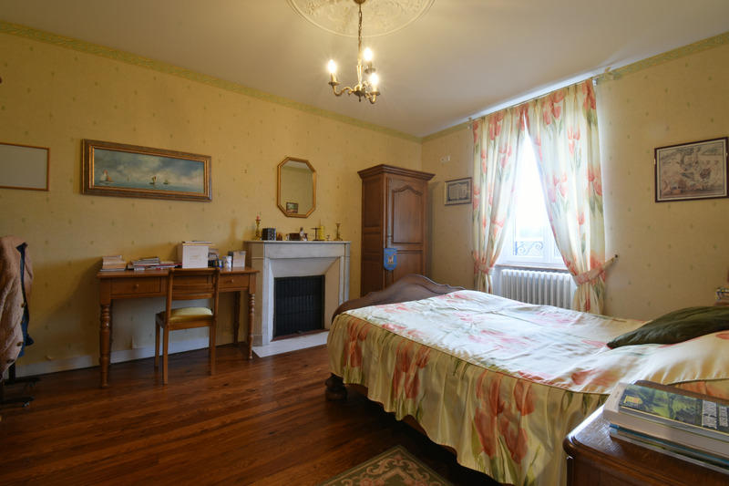 Maison - 220 m² - 10 pièces