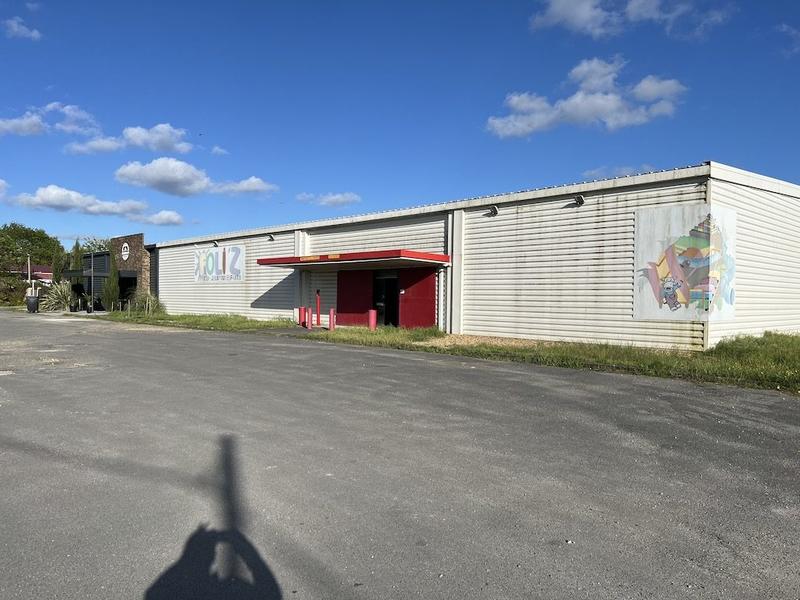 Local commercial - 1 300 m² - 5 pièces