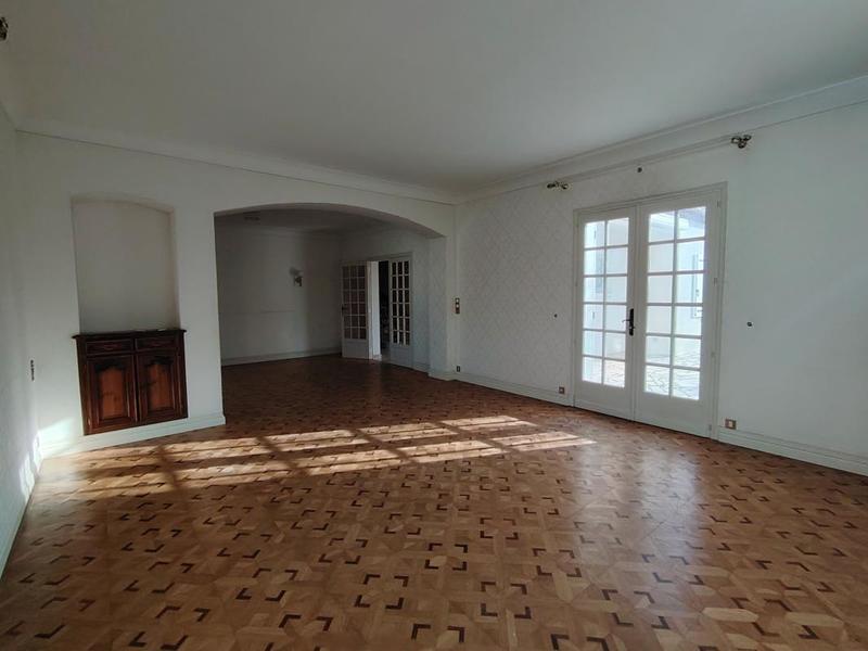 Maison - 260 m² - 10 pièces