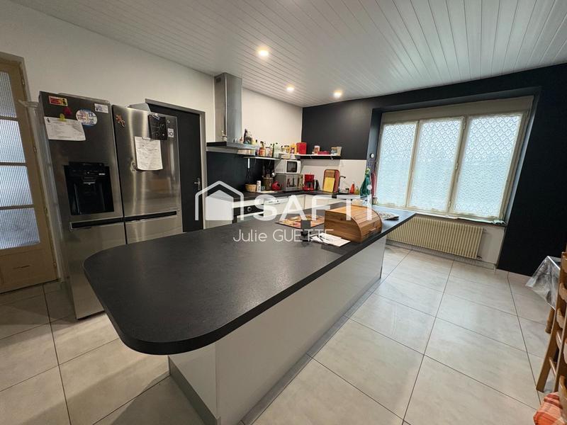 Maison - 270 m² - 10 pièces