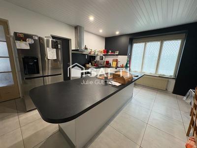 Maison - 270 m² - 10 pièces