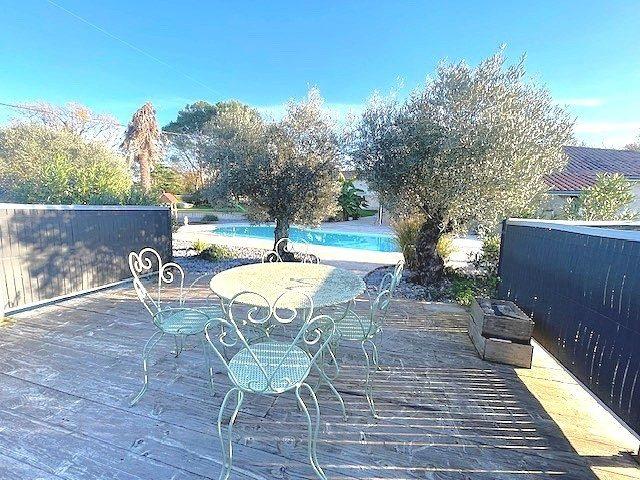 Maison - 222 m² - 10 pièces