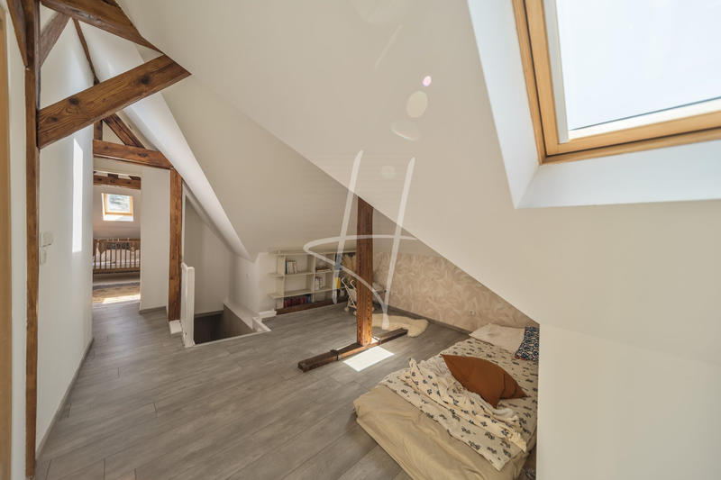 Appartement - 134 m² - 6 pièces