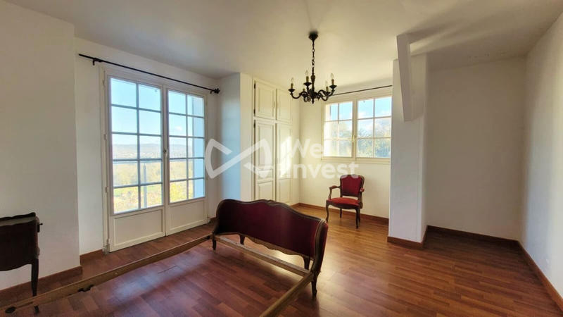 Maison - 220 m² - 7 pièces