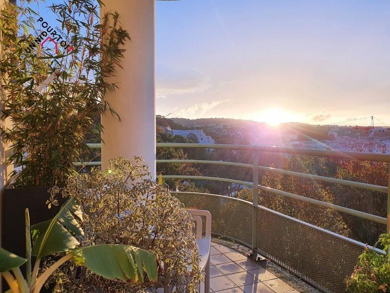 Appartement - 99 m² - 5 pièces