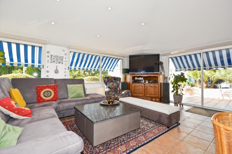 Villa - 227 m² - 10 pièces