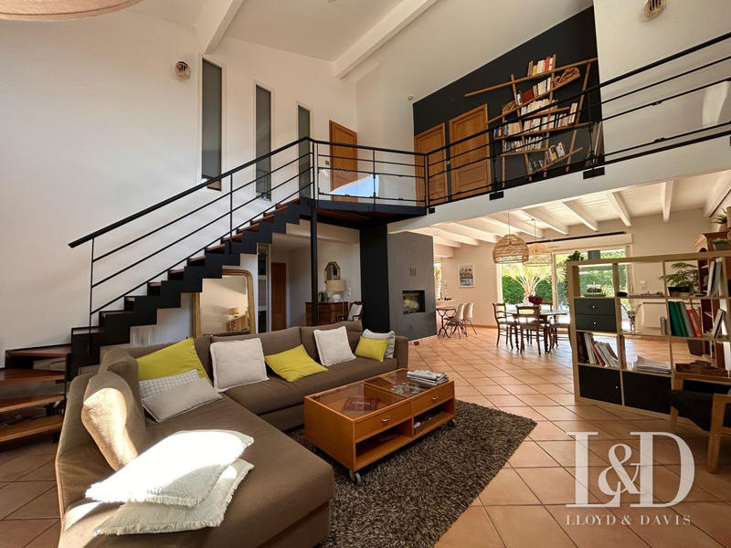 Maison contemporaine - 203 m² - 8 pièces