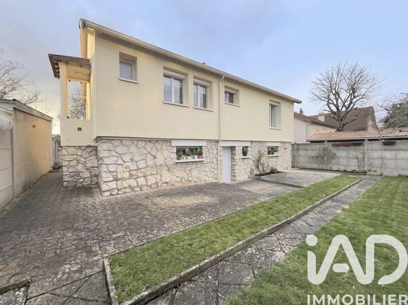 Maison - 95 m² - 5 pièces