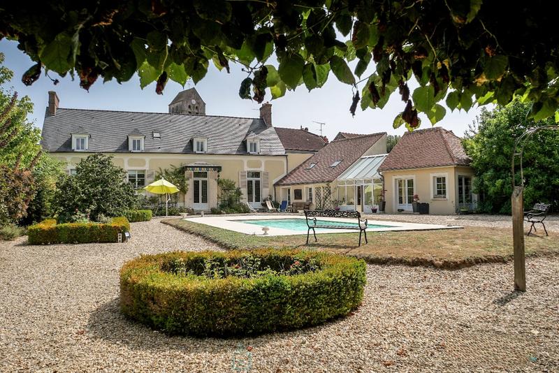 Maison - 413 m² - 10 pièces