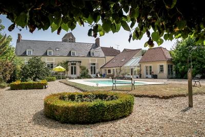 Maison - 413 m² - 10 pièces