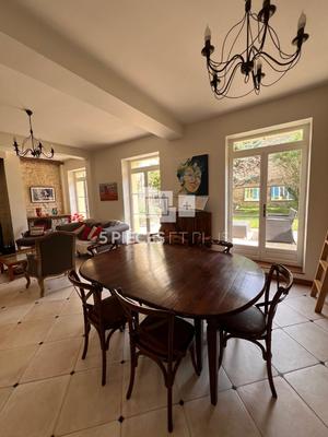 Maison - 200 m² - 7 pièces