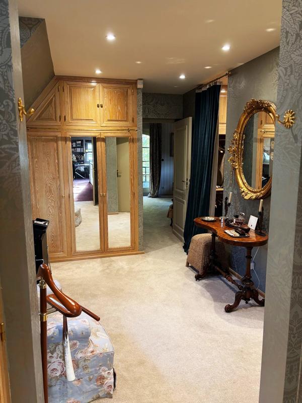 Maison - 275 m² - 12 pièces