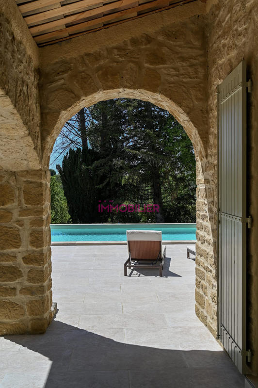 Maison - 250 m² - 8 pièces