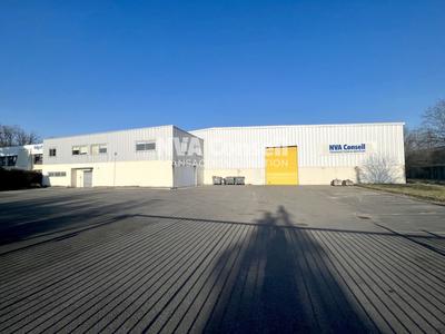 Entrepôt - 1 856 m²