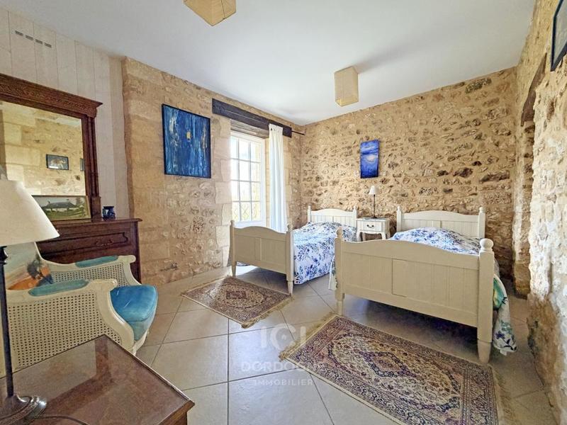 Maison - 329 m² - 2 pièces